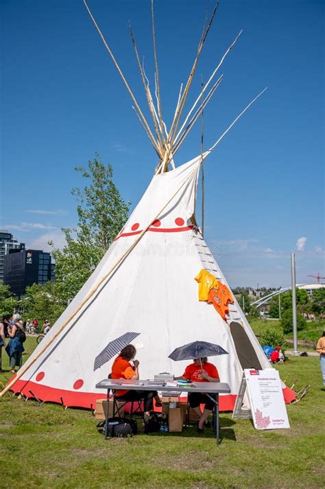 Indigenous Culture at Canada Day Celebrations Editorial Stock Photo ...