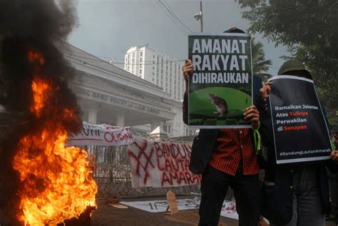 Sex Outside Marriage To Be Banned In Indonesia