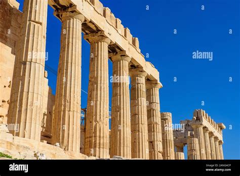 El Parten N El Famoso Templo Antiguo En La Acr Polis De Atenas Grecia