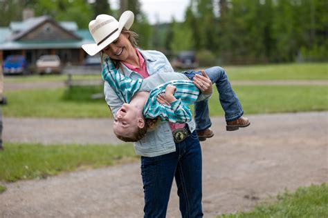 'Heartland' Races 'Back Home' to 'Family' in Season 16 (Exclusive)