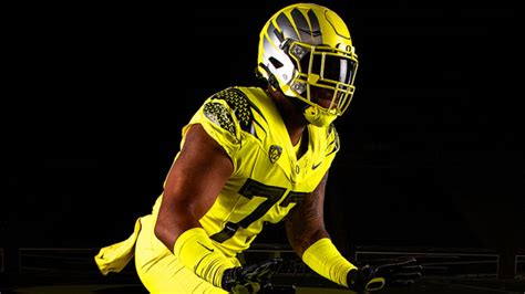 Oregon Ducks Unveil New Nike Football Uniforms – SportsLogos.Net News