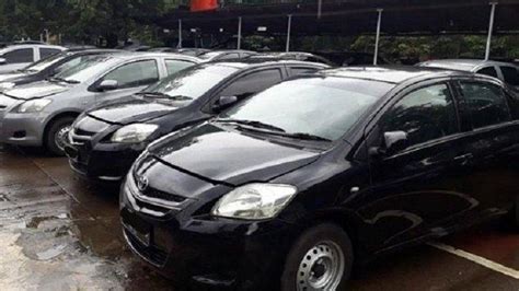 Sambut Idul Fitri Mobil Bekas Taksi Blue Bird Banting Harga Kamu