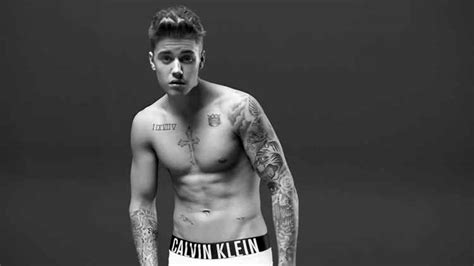 De Cueca E Pose Sensual Justin Bieber Estampa Campanha Da Calvin Klein