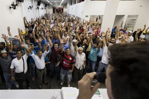 Trabalhadores Da Sabesp Anunciam Greve Em Protesto Contra Demiss Es