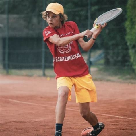 Antoine Prof de tennis à Louvain La Neuve Ottignies 25 h 2