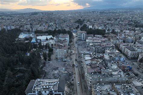 Hatay da hasarlı evlerin içi dron ile görüntülendi İhlas Haber Ajansı