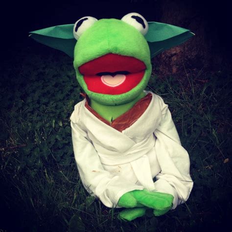 Kermit The Frog Dresses Up As Classic Movie Characters 8 Pics