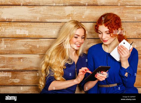Two Friends Redhead Blonde Girl Hi Res Stock Photography And Images Alamy