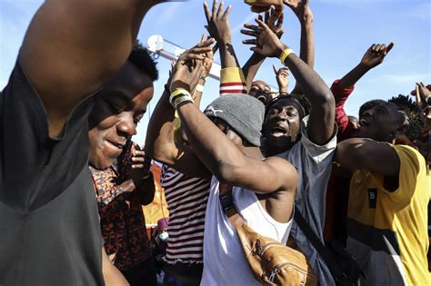 Migranti Ancora Sbarchi In Calabria E Sicilia Lapresse