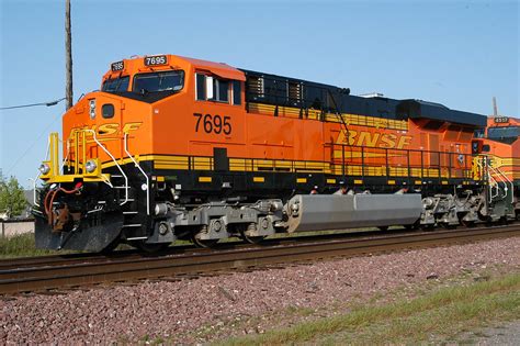 Bnsf 7695 The Lone Yellow Swoosh Es44dc When It Was Brand Flickr