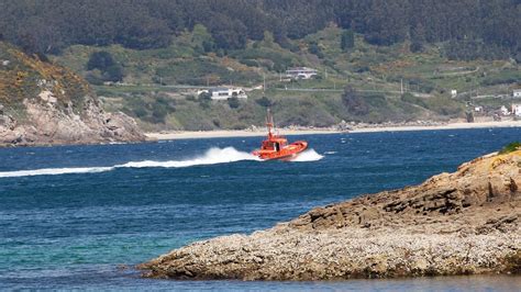 Entrenamiento De Salvamento Por Aire Y Mar En La Costa De Ferrolterra