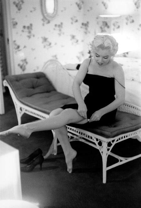 Biểu tượng sex Marilyn Monroe trang điểm như thế nào khi đi chơi
