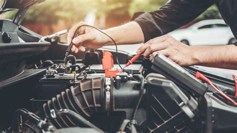 Cómo arrancar un coche sin empujar cuando se ha quedado sin batería con