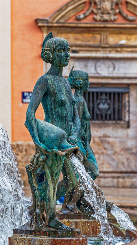 Bronze Figure Turia Fountain Plaza De La Virgin Valenc Flickr