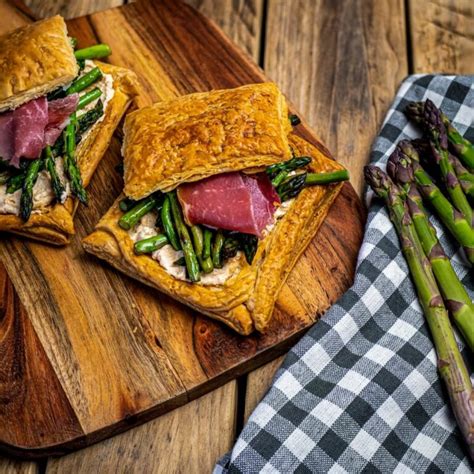 Feuilletés d asperges vertes au brebis frais et au jambon de porc de