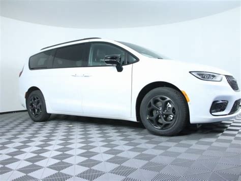 New Chrysler Pacifica Hybrid Select D Passenger Van In Oklahoma