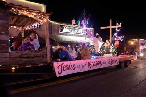 Christmas Parade Brings Out Large Crowds Participants Local News Sentinel