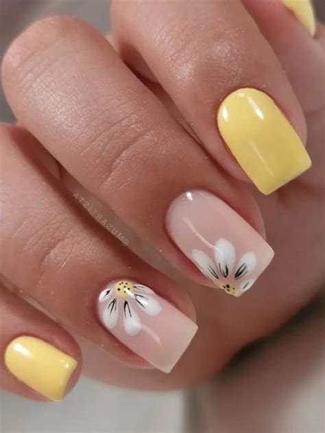 75 Simple Flower Nail Designs Perfect For Spring Floral Nails Short