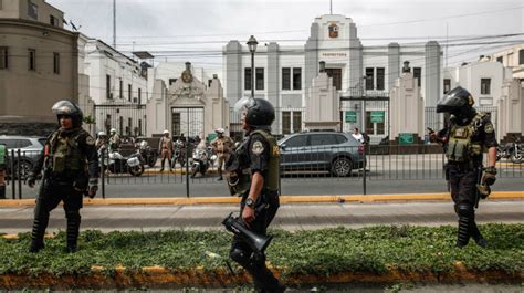 Congreso De Perú Destituye A Castillo Por Permanente Incapacidad Moral