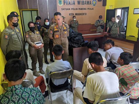 Asyik Nongkrong Di Warung Saat Jam Sekolah 10 Pelajar Kota Mojokerto