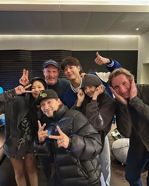 Woody Harrelson Boasts Unexpected Friendship With BLACKPINK’s Jennie ...