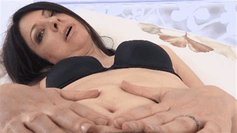 La Gigantessa Sconfitta The Defeated Giantess Belly Button Fetish