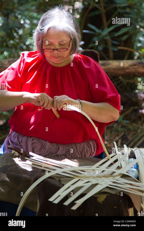 Native american basket weaving hi-res stock photography and images - Alamy