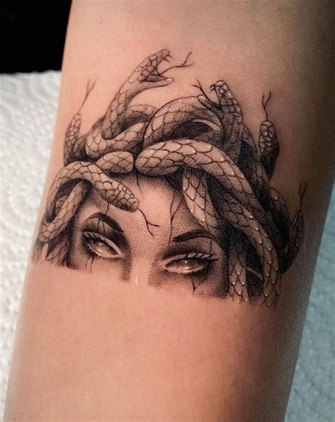 Fearsome And Awesome Medusa Tattoos With Meaning Medusa Tattoo