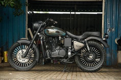 Royal Enfield Bullet Cast Iron Modified Into A Stunning Bobber