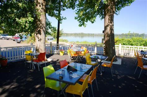 Au Grand Large Restaurant Bord De L Eau D Cines D Cines Charpieu