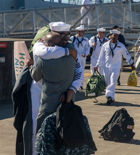 DVIDS - Images - USS Momsen Returns to Naval Station Everett [Image 11 ...