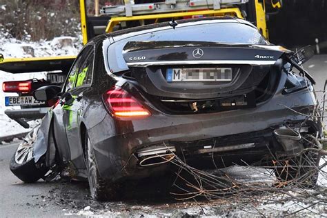 Schwerer Unfall bei Glonn Männer schrotten Maybach