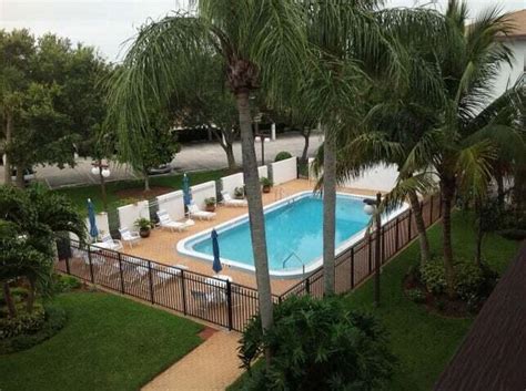 1630 Seaway Dr Unit 204 Fort Pierce Fl 34949 Condo For Rent In Fort