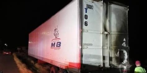 Fuego consume caja refrigerante de tráiler en Tehuantepec El