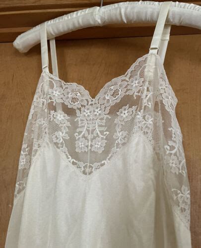 Vintage Komar Lingerie Full Slip Ivory Average Lac Gem