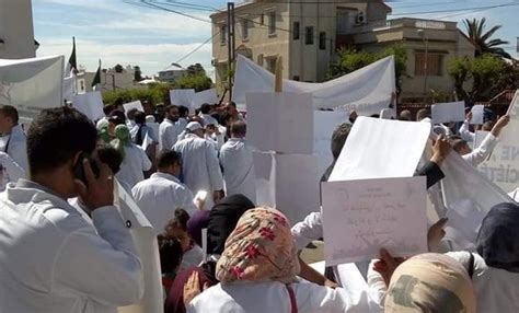 الصيادلة الخواص ينظمون وقفة احتجاجية أمام مقر وزارة العدل