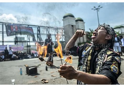 Mengenal Tradisi Debus Kesenian Asal Banten Yang Melegenda