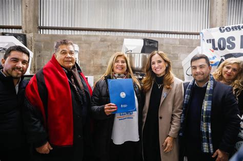 Tolosa Paz Y El Intendente Mario Ishii Entregaron Maquinarias A