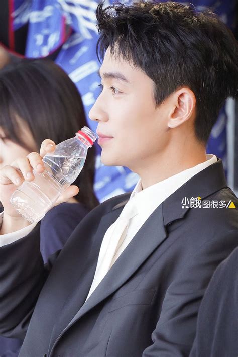 Only Zhu YiLong on Twitter Long Ge staying hydrated 小餓图很多么 朱一龙