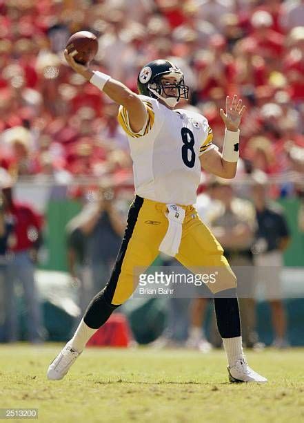 Quarterback Tommy Maddox of the Pittsburgh Steelers throws a ...