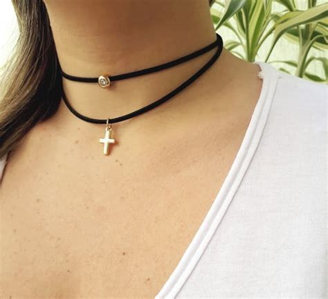 Colar gargantilha choker cruz couro camurça preto Elo7