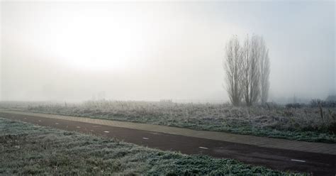 Strenge Vorst Voorspeld Code Geel Voor Gladheid En Mist In Heel