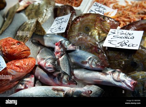Fish Market Rialto, Venice Stock Photo - Alamy