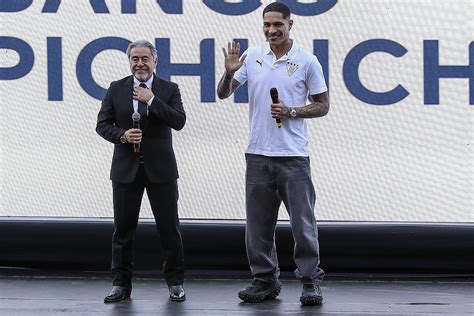 Así fue la presentación de Paolo Guerrero como nuevo delantero del LDU