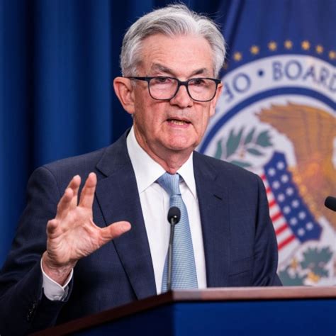 Chủ tịch Jerome Powell Fed xem xét tạm dừng tăng lãi suất