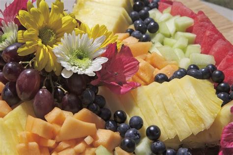 How To Make A Beautiful Fruit Tray