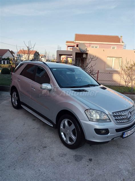 Mercedes Benz Ml Registrovan Punu Godinu Nove Zimske Gume Dva