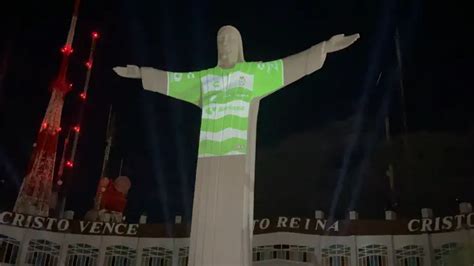 Santos Laguna Presenta Sus Nuevas Playeras Al Iluminar El Cristo De Las