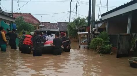 Banjir Melanda Karawang 812 Orang Mengungsi Regional Liputan6