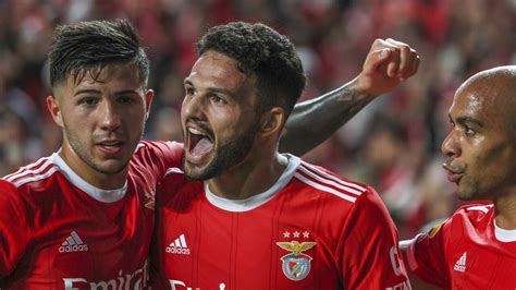 Futebol Benfica Na Liderança Antes Do Mundial Fc Porto No 2° Lugar E